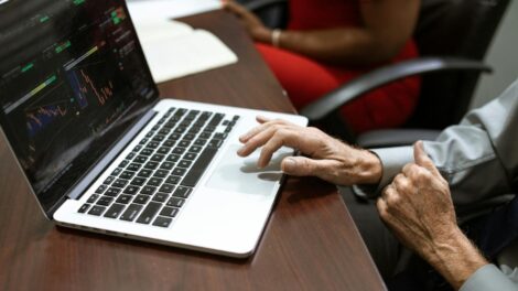 Key Metrics You Should Track Using Business Intelligence